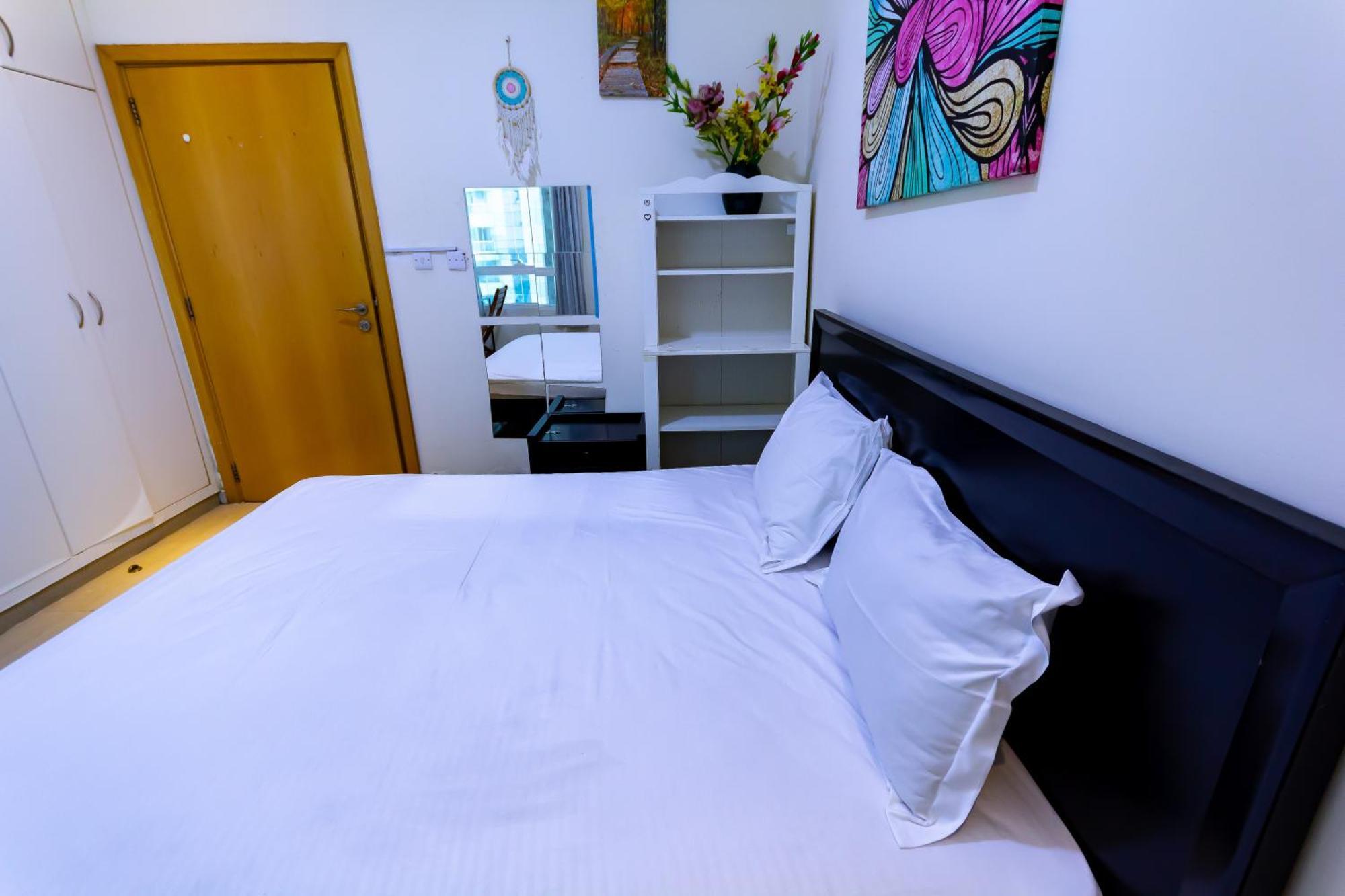 Big Rooms For ' Girls ' Only At Dubai, Marina Kültér fotó