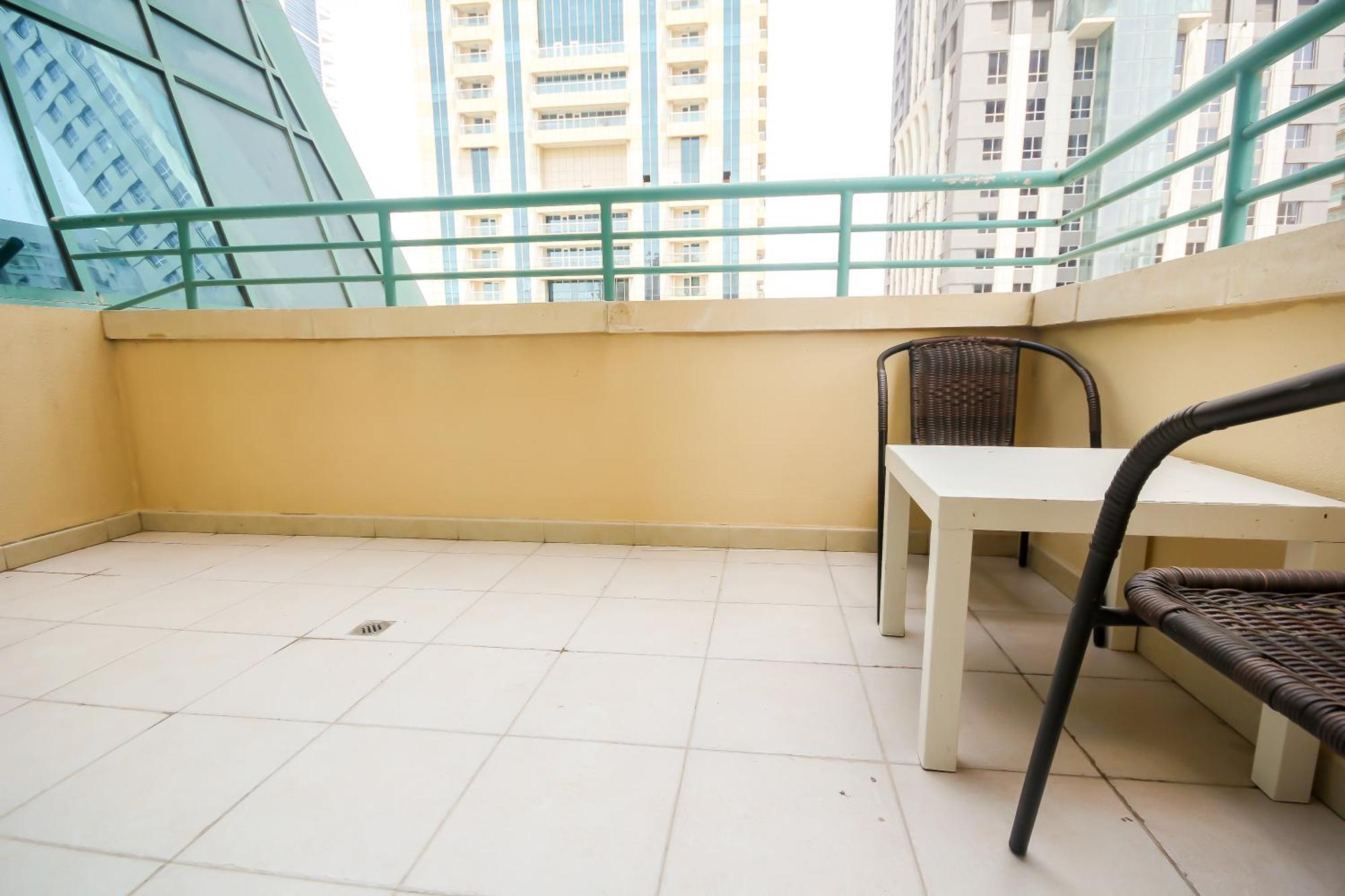 Big Rooms For ' Girls ' Only At Dubai, Marina Kültér fotó